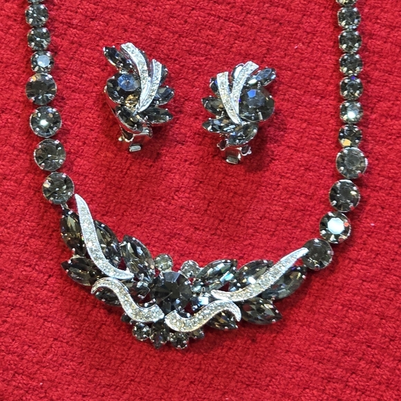 Weiss Black Diamond Rhinestone Necklace, Clip Earrings Rhodium Plating Vintage - Picture 2 of 16